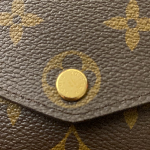 AUTHENTIC BRAND NEW Louis Vuitton Sarah Wallet with dust bag! - Picture 5 of 10